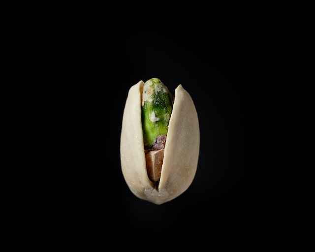 What nutritional benefits may one expect from eating pistachios